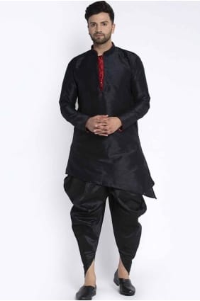 Kurta en soie unie pour homme en noir KURR70