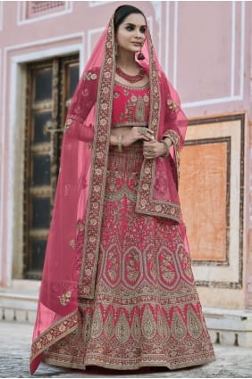 Mariage Velvet Lehenga Choli Choli en rose avec une broderie intense avec un travail à la main LC4348