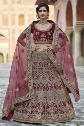 Mariage Marillons Lehenga Choli avec une broderie intense avec velours de travail à la main LC4353
