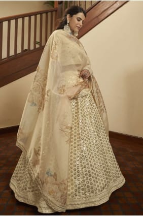 partie de soie d'art lehenga choli avec imprimé en beige LC4914