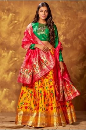 partie de tissage lehenga choli en soie jaune LC5449