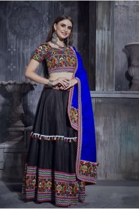 choli navratri lehenga noir avec soie d'art brodée Gamthi LC5719