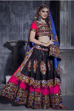 choli lehenga rose avec soie d'art brodée LC5724