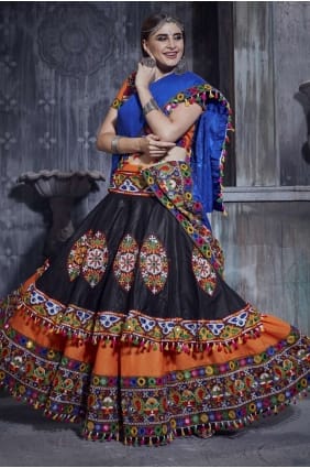 choli lehenga brodé en soie art rouille avec dupatta LC5725