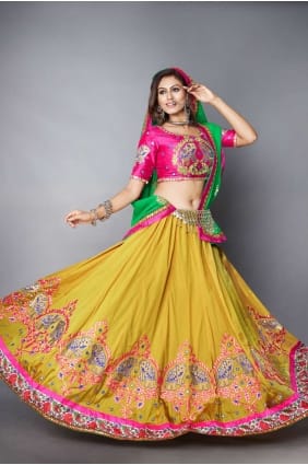 moutarde navratri soie brodée lehenga choli LCU5874