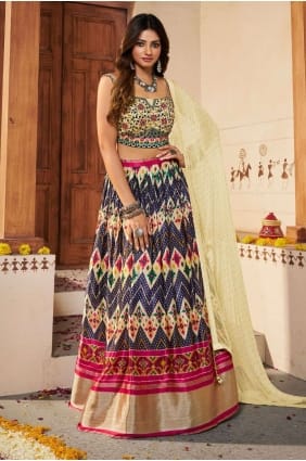 Lehenga Choli brodé en soie crème LC7497
