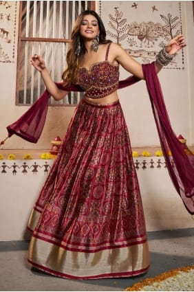 Soie brodée Bordeaux Lehenga Choli avec Dupatta LC7499