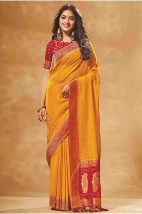 Georgette tissant un sari jaune SR26559