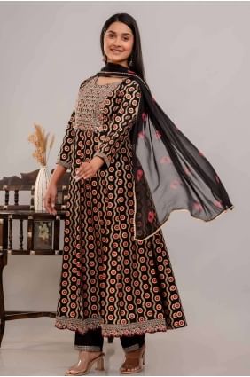 Costume Anarkali noir en rayonne imprimé avec Dupatta AS3909
