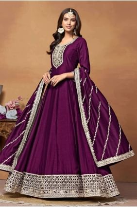 Costume Anarkali en soie d’art en violet avec broderie AS3961
