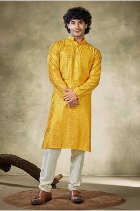 Kurta brodé en viscose pour homme en jaune KURR283