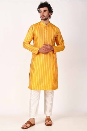 art soie hommes kurta avec tissage en jaune KURR340