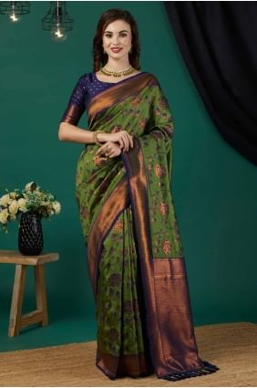 tissage d'un sari en soie de Banarasi en vert avec chemisier SR27821