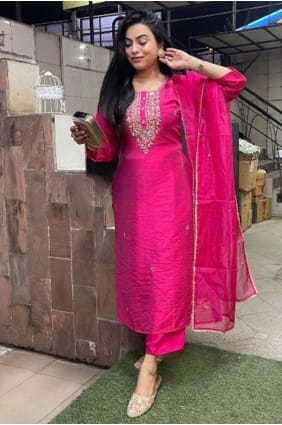 Costume pantalon droit en viscose brodée en rose SK154802