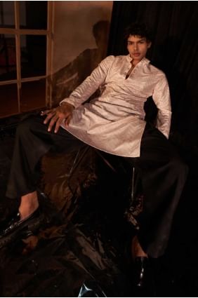 Homme Kurta en viscose rose clair avec broderie KURR372