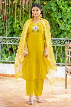 salwar kameez brodé en soie jaune SK154878
