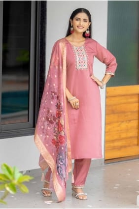 salwar kameez pêche avec soie brodée SK154879