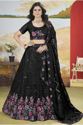 Chinon Mariage en mousseline de soie Lehenga Choli avec brodé en noir LC8191