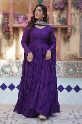 robe en georgette brodée en violet GW1049