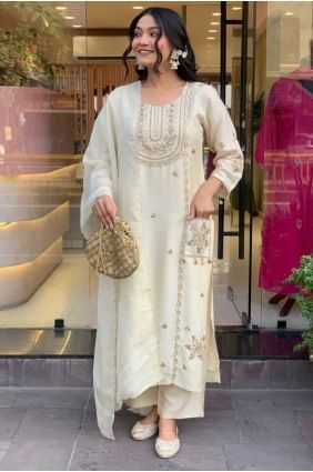 Salwar Kameez en soie artistique brodée couleur crème SK155766