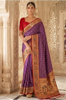 Tissage de Saree en soie Banarasi en violet SR29987