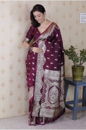 Sari en soie tissée de Banaras couleur vin avec chemisier assorti SR28967