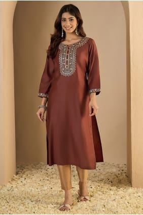 Kurta marron en soie brodée avec dupatta KTI2720