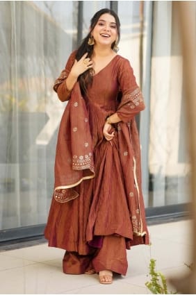 Salwar Kameez en mousseline de soie marron avec broderie SK155714