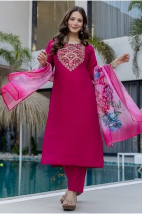 Salwar Kameez brodé magenta en Chanderi SK15846