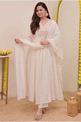 Ensemble Anarkali en soie Chanderi couleur crème avec broderies, idéal pour l'Aïd. AS4174