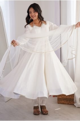 Anarkali écru en dentelle et soie Chanderi AS4303