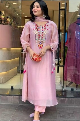Costume droit rose brodé en soie Chanderi avec dupatta SK155320