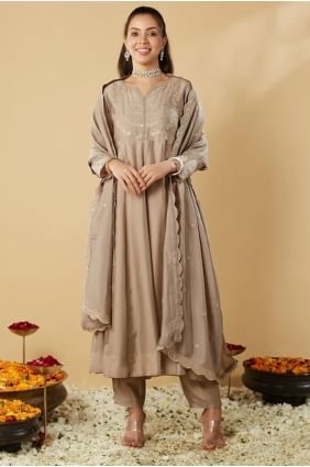 Salwar Kameez en soie brodée crème avec dupatta SK155775
