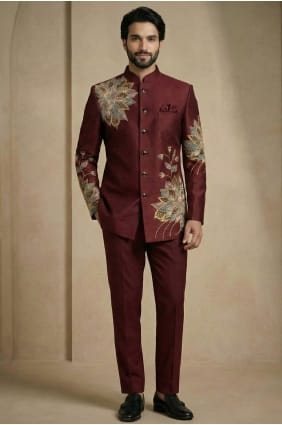 Ensemble kurta-pyjama pour homme en satin bordeaux foncé brodé, avec gilet. KURR240