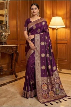 Sari violet brodé en soie de Banaras avec chemisier assorti SR29674