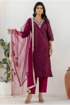 Salwar Kameez en soie Chanderi brodée en violet SK155708