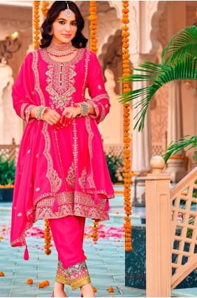Salwar Kameez en mousseline de soie rose avec broderie SK155733