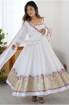 Ensemble Anarkali blanc en georgette brodée avec dupatta AS4119
