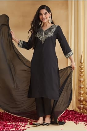Ensemble Anarkali en rayonne noire avec broderies SK159182