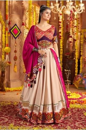 Lehenga Choli Beige en Rayon avec Dupatta Violet LC8541
