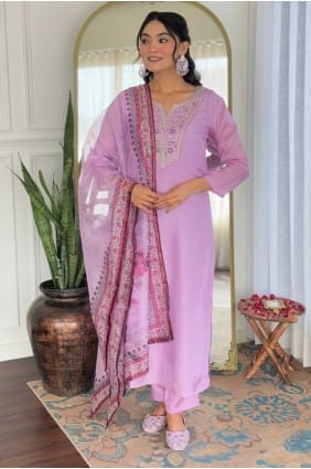 Salwar Kameez en soie avec broderies SK155855