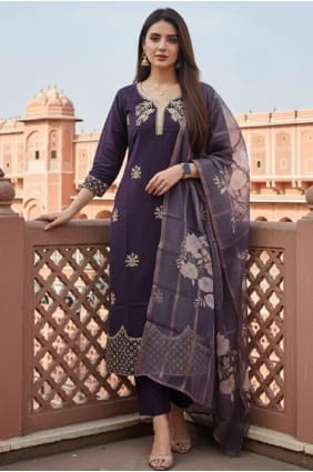 Salwar Kameez brodé de couleur bordeaux en viscose SK15669