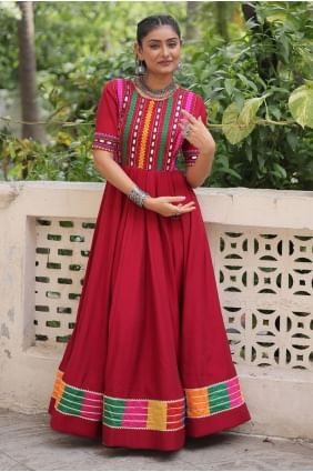 Robe bordeaux en soie brodée GW1184