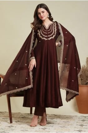 Ensemble Anarkali bordeaux brodé en soie AS4235