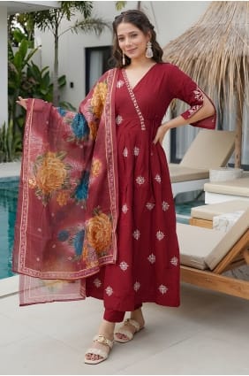 Salwar Kameez en soie bordeaux avec broderies SK159103