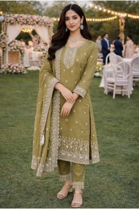 Salwar Kameez en soie avec broderies SK15682