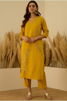 Salwar Kameez en soie moutarde avec broderies SK15755