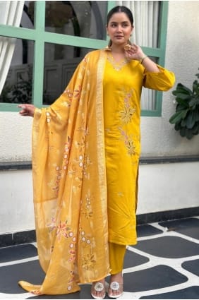 Salwar Kameez en soie brodée jaune SK156078