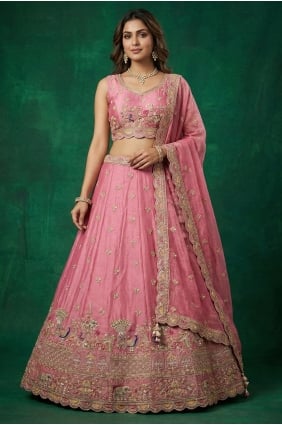 Lehenga Choli rose brodé de tissu avec Dupatta LC9191