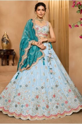 Lehenga Choli en tissu bleu ciel avec broderies LC8786